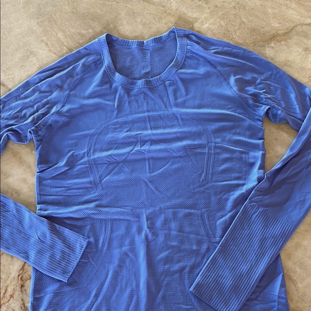 Blue Long Sleeve Athletic Top swifty by lululemon size 10